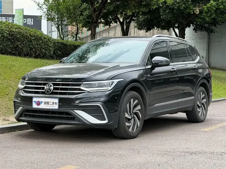Volkswagen Tiguan L Tiguan L 2023 330TSI Automatic 2WD Smart Edition 2023 — фото 1, купить с доставкой в Москву