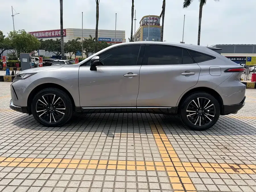 Toyota Venza Venza 2023 2.0L CVT 2WD Technology Edition 2023 — миниатюра 3
