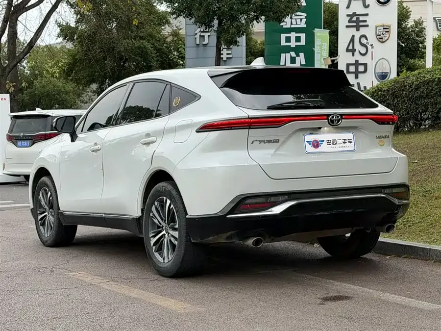 Toyota Venza Venza 2022 2.0L CVT 2WD Luxury Edition 2023 — миниатюра 4
