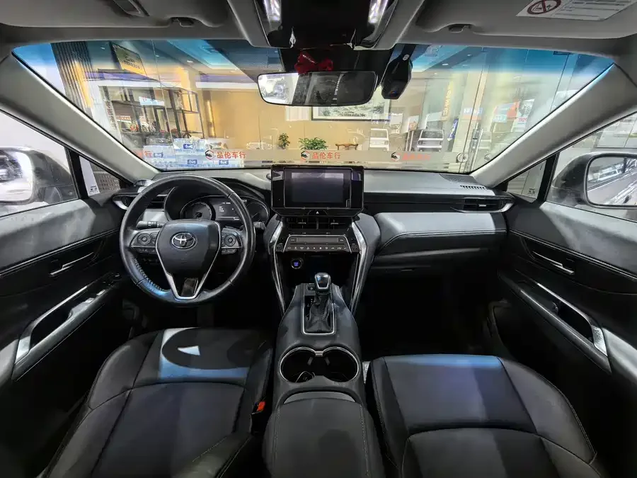 Toyota Venza Venza 2022 2.0L CVT 2WD Luxury Edition 2022 — миниатюра 2