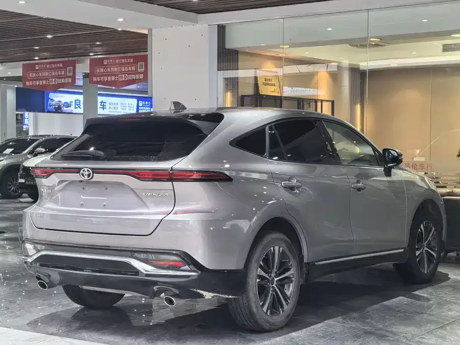 Toyota Venza Venza 2022 2.0L CVT 2WD Luxury Edition 2022 — миниатюра 5