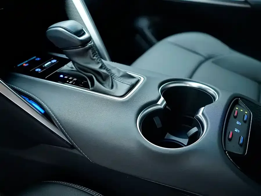 Toyota Venza Venza 2022 2.0L CVT 2WD Premium Edition 2022 — миниатюра 4