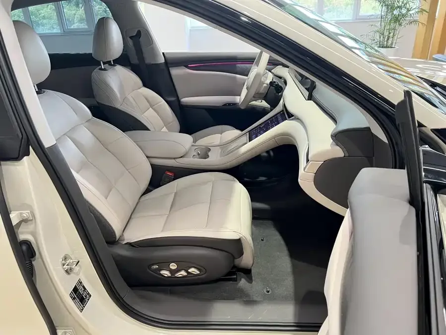 IM Motors LS6 Zhiji LS6 2025 Linglizard Intelligent Driving Edition 2025 — миниатюра 3