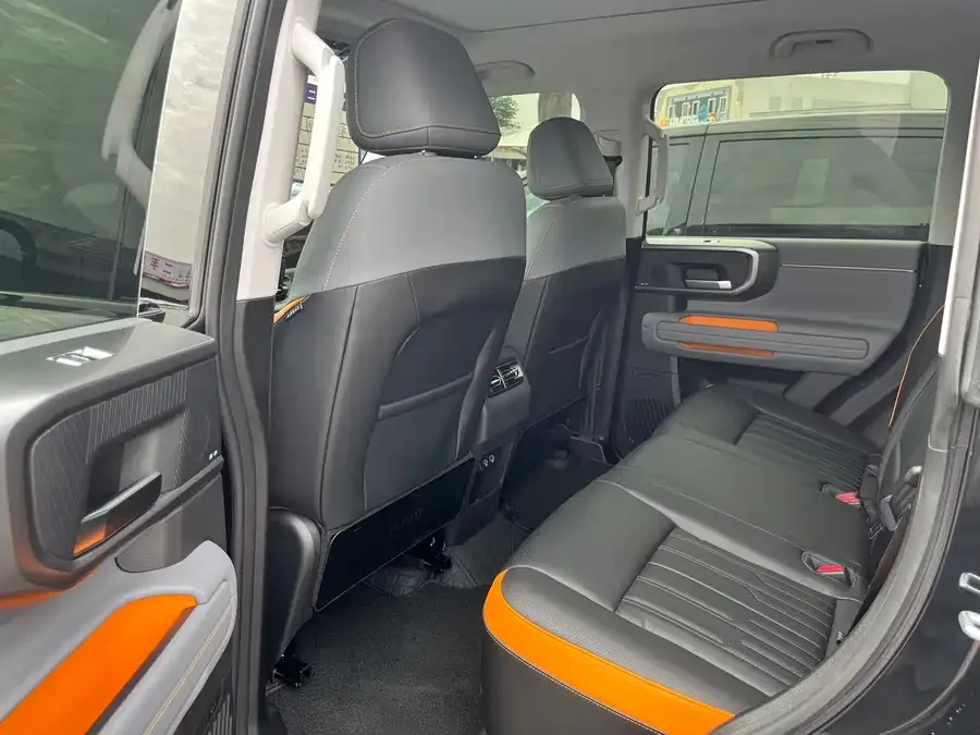 BAIC BJ40 Beijing BJ40 2026 2.0T Standard Edition with IMAX Screen 2025 — миниатюра 2