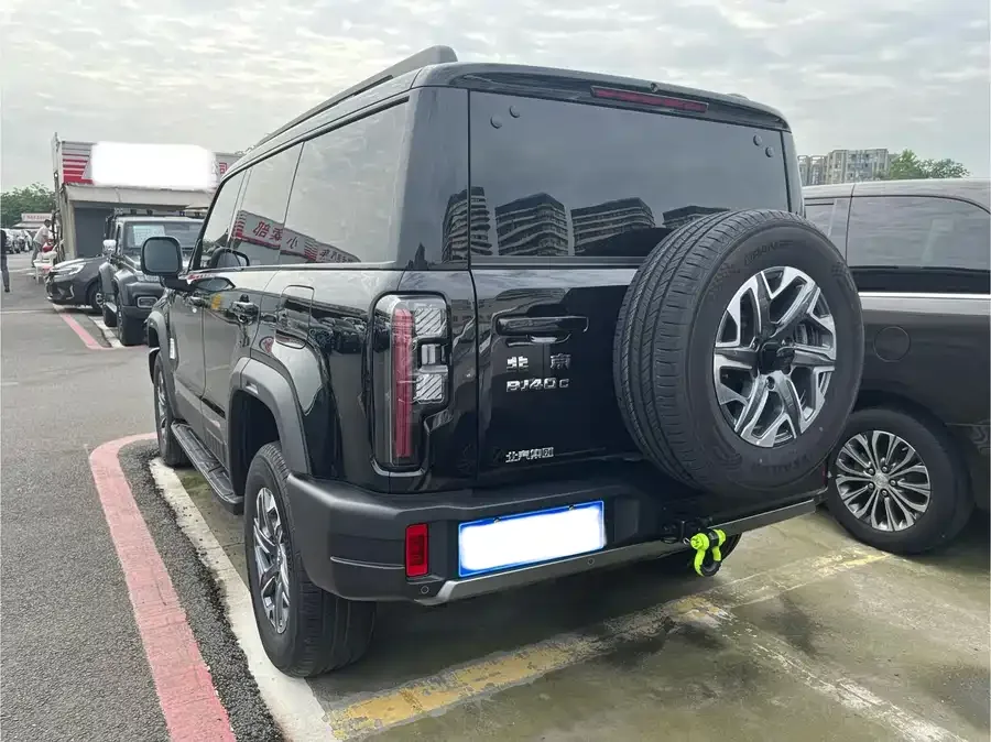 BAIC BJ40 Beijing BJ40 2026 2.0T Standard Edition with IMAX Screen 2025 — миниатюра 3