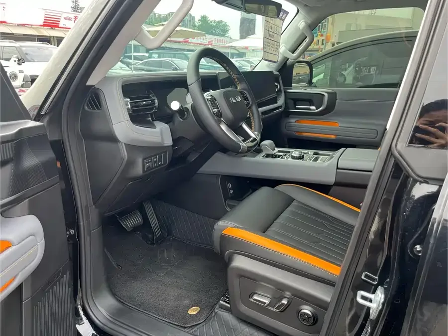 BAIC BJ40 Beijing BJ40 2026 2.0T Standard Edition with IMAX Screen 2025 — миниатюра 4