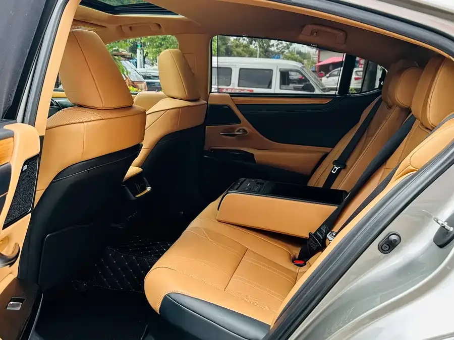 Lexus ES 2021 300h Executive Edition 2023 — миниатюра 5