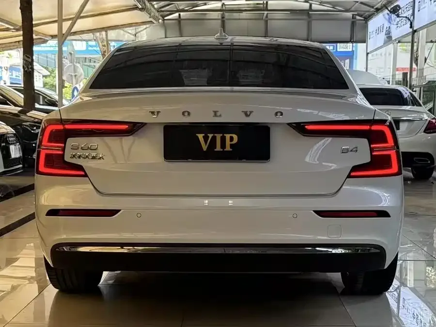 Volvo S60 2024 B4 Zhiyuan Luxury Edition 2024 — миниатюра 2