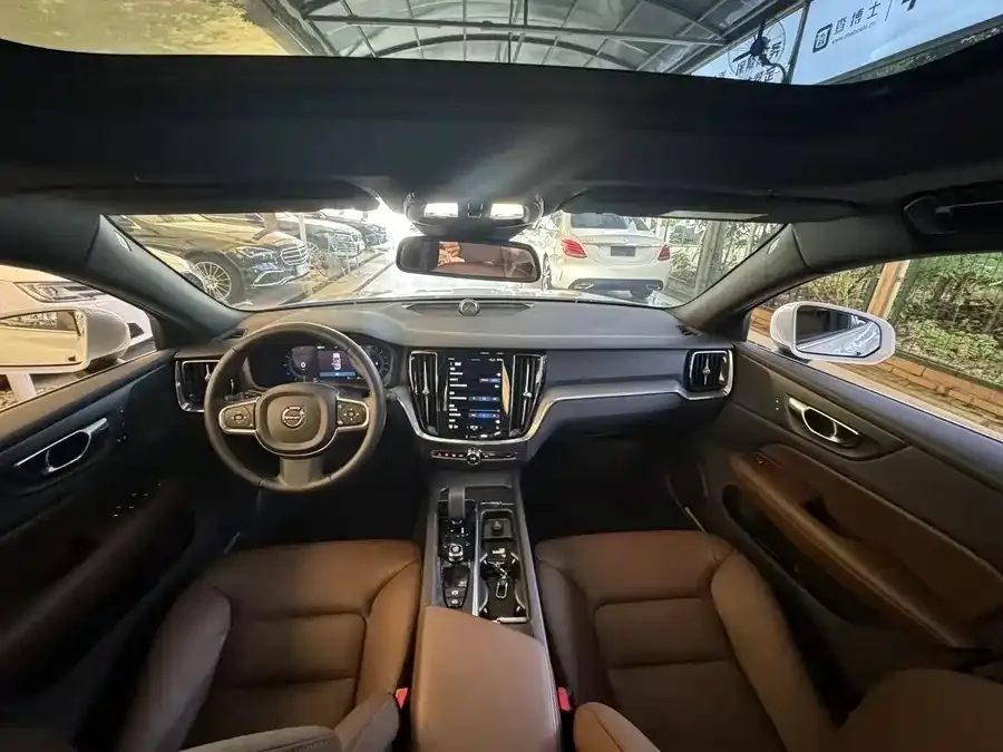 Volvo S60 2024 B4 Zhiyuan Luxury Edition 2024 — миниатюра 3