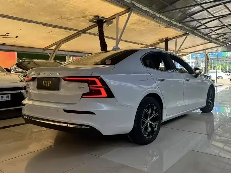 Volvo S60 2024 B4 Zhiyuan Luxury Edition 2024 — миниатюра 4
