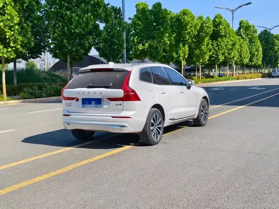 Volvo XC60 2023 B5 4WD Zhiyuan Luxury Edition 2023 — миниатюра 3