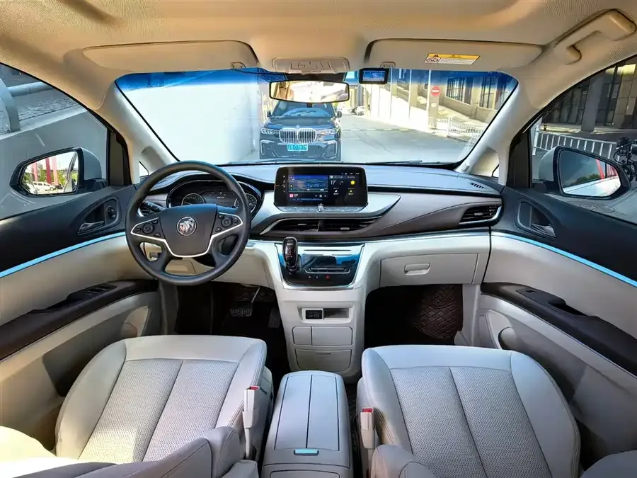 Buick GL8 2023 Land Business Class Smart Edition 2025 — миниатюра 3