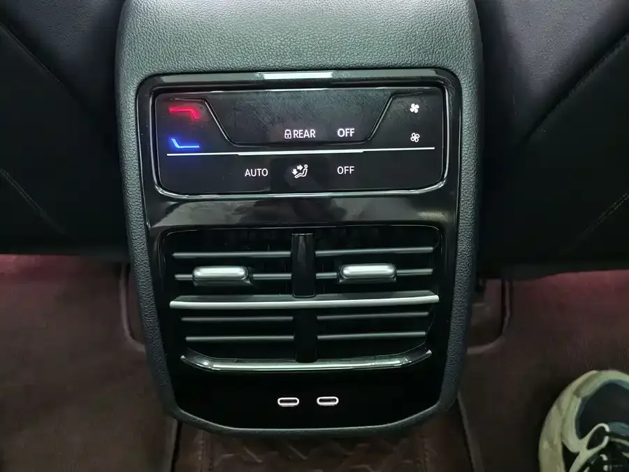 Volkswagen Magotan Magotan 2024 380TSI DSG Premium Edition Big Magotan Package 2025 — миниатюра 5
