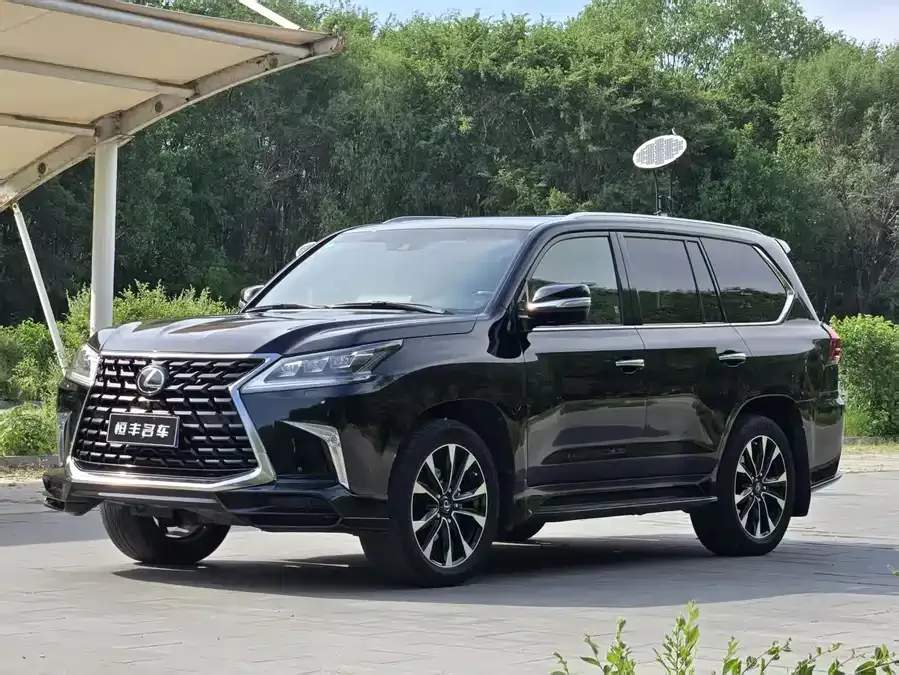 Lexus LX 2022