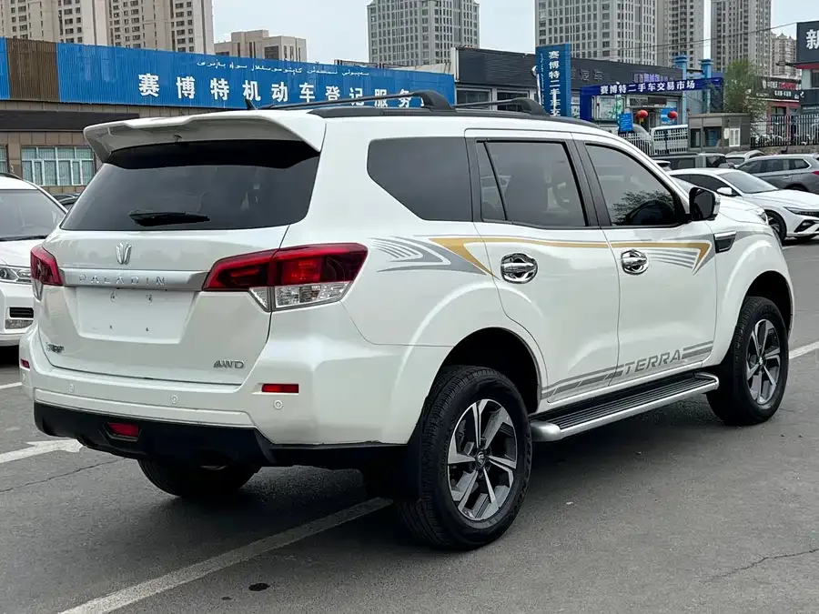 Dongfeng Paladin Paladin 2023 2.0T Gasoline 4WD Premium Edition 2023 — миниатюра 3