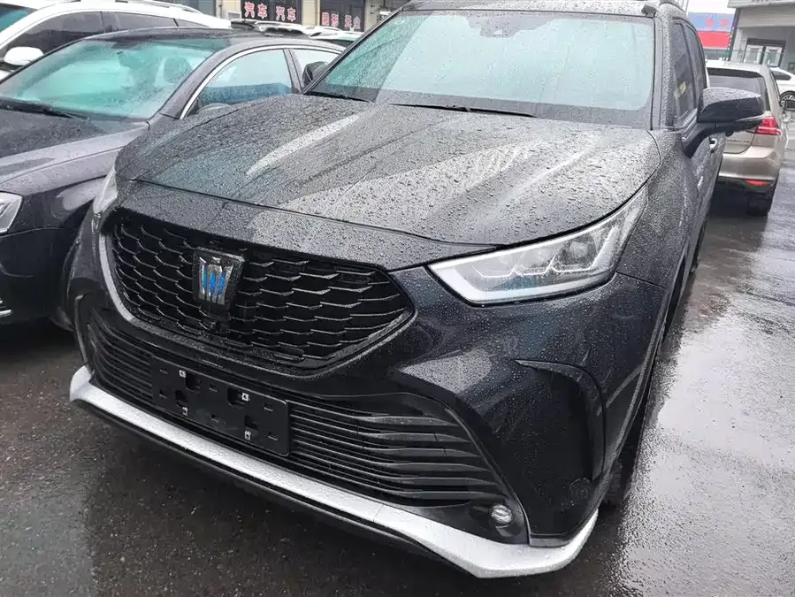 Toyota Crown Land 2022