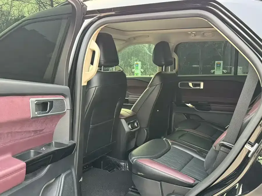 Ford Explorer Explorer 2023 EcoBoost 285 4WD Titanium Edition 7 Seaters 2024 — миниатюра 2