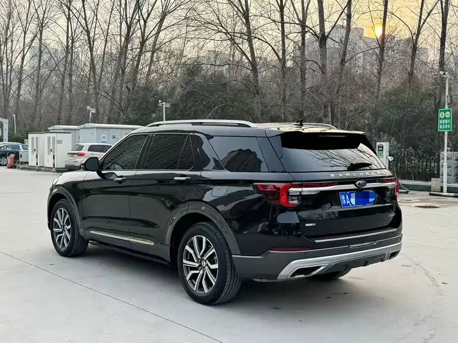 Ford Explorer Explorer 2023 EcoBoost 285 4WD Titanium Edition 7 Seaters 2024 — миниатюра 3