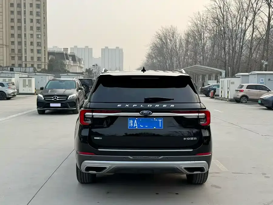 Ford Explorer Explorer 2023 EcoBoost 285 4WD Titanium Edition 7 Seaters 2024 — миниатюра 5