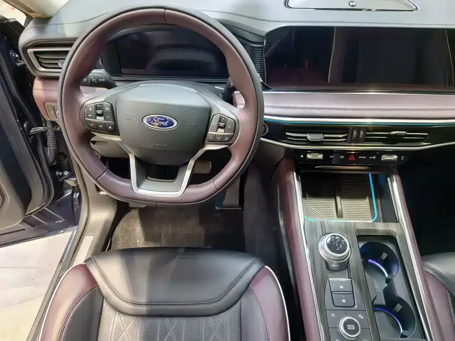 Ford Explorer Explorer 2023 EcoBoost 285 4WD Titanium Edition 7 Seaters 2023 — миниатюра 3