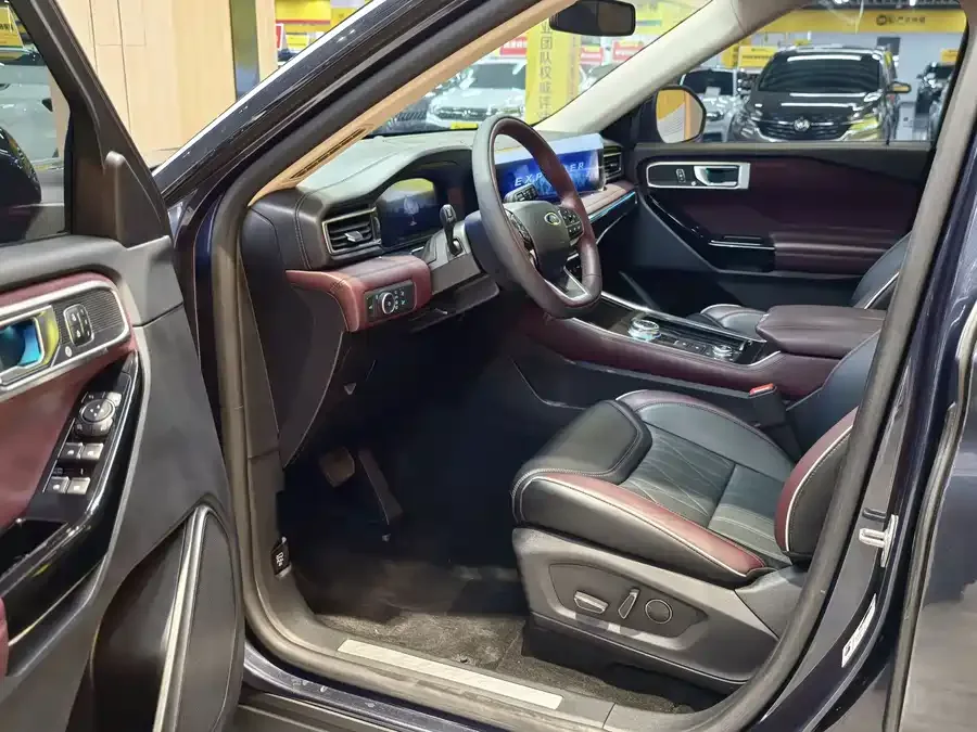 Ford Explorer Explorer 2023 EcoBoost 285 4WD Titanium Edition 7 Seaters 2023 — миниатюра 5