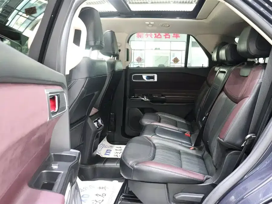 Ford Explorer Explorer 2023 EcoBoost 285 4WD Titanium Edition 7 Seaters 2023 — миниатюра 3