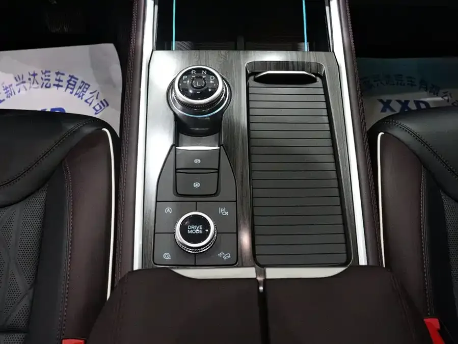 Ford Explorer Explorer 2023 EcoBoost 285 4WD Titanium Edition 7 Seaters 2023 — миниатюра 4