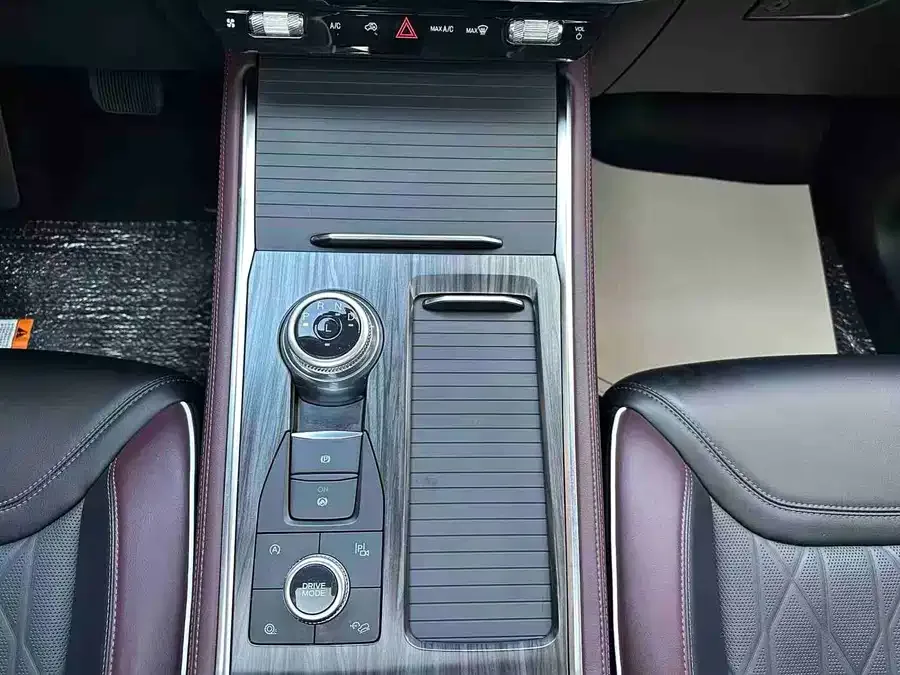 Ford Explorer Explorer 2023 EcoBoost 285 4WD Titanium Edition 7 Seaters 2023 — миниатюра 3