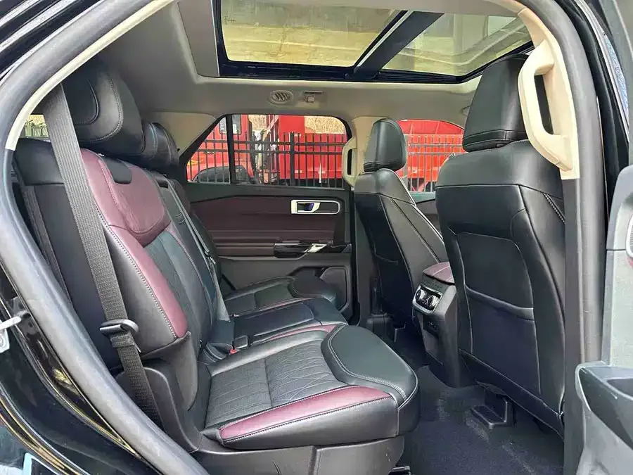 Ford Explorer Explorer 2023 EcoBoost 285 4WD Titanium Edition 7 Seaters 2023 — миниатюра 4