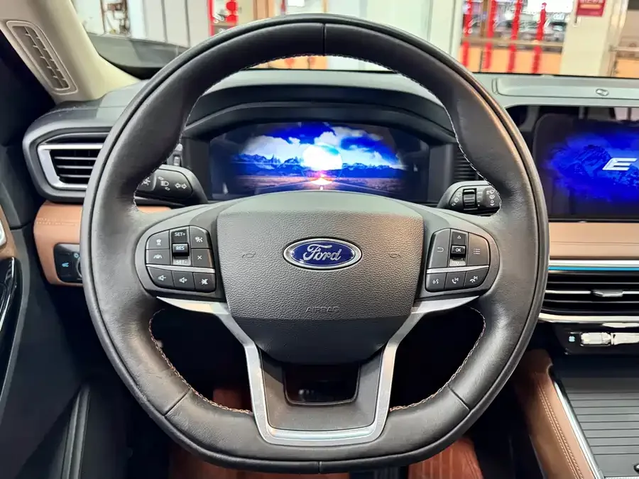 Ford Explorer Explorer 2023 EcoBoost 285 4WD Titanium Edition 6 Seaters 2023 — миниатюра 3