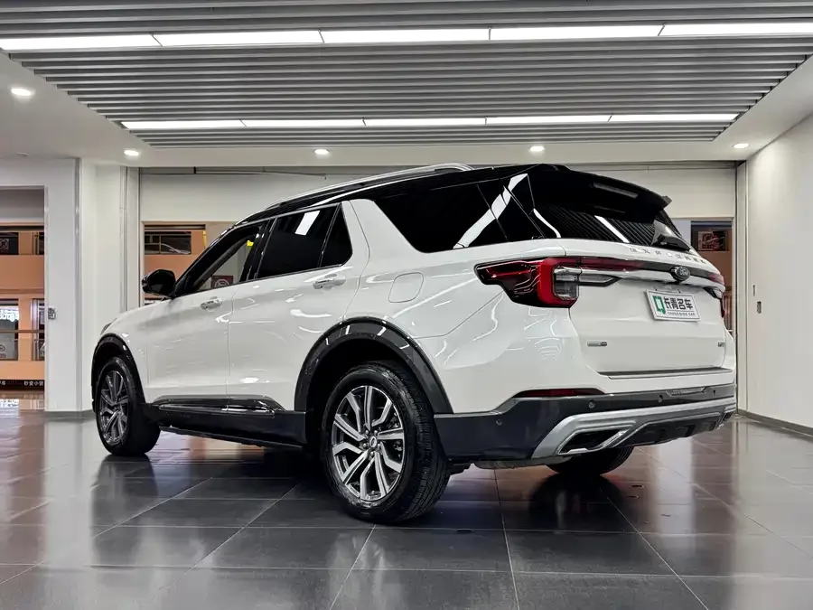 Ford Explorer Explorer 2023 EcoBoost 285 4WD Titanium Edition 6 Seaters 2023 — миниатюра 5