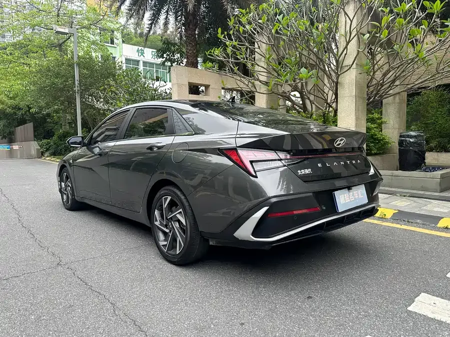 Hyundai Elantra Elantra 2023 1.5L CVT LUX Premium Edition 2024 — миниатюра 2
