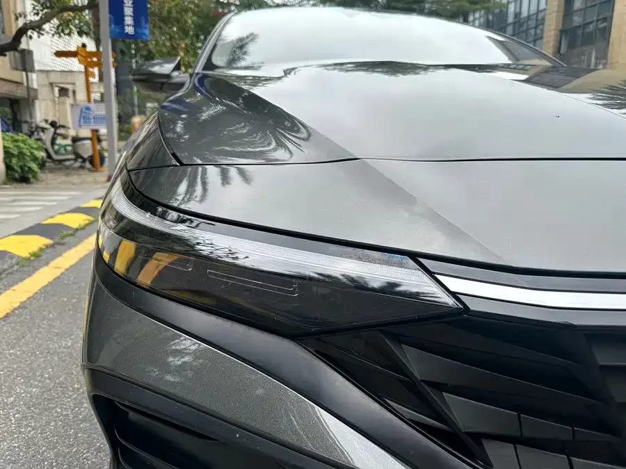 Hyundai Elantra Elantra 2023 1.5L CVT LUX Premium Edition 2024 — миниатюра 3