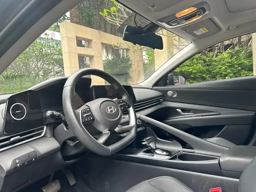 Hyundai Elantra Elantra 2023 1.5L CVT LUX Premium Edition 2024 — миниатюра 4