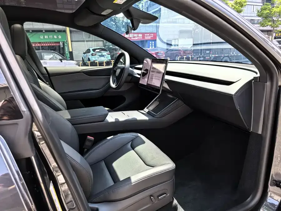 Tesla Model Y Model Y 2026 Rear-Wheel Drive 2026 — миниатюра 5