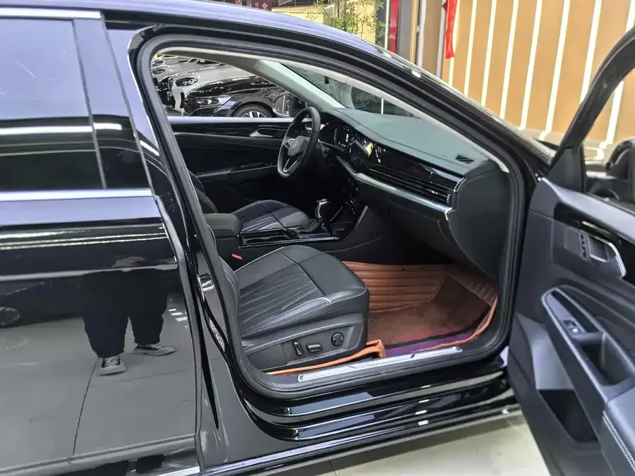 Volkswagen Passat Passat 2023 facelift 330TSI luxury version 2023 — миниатюра 4