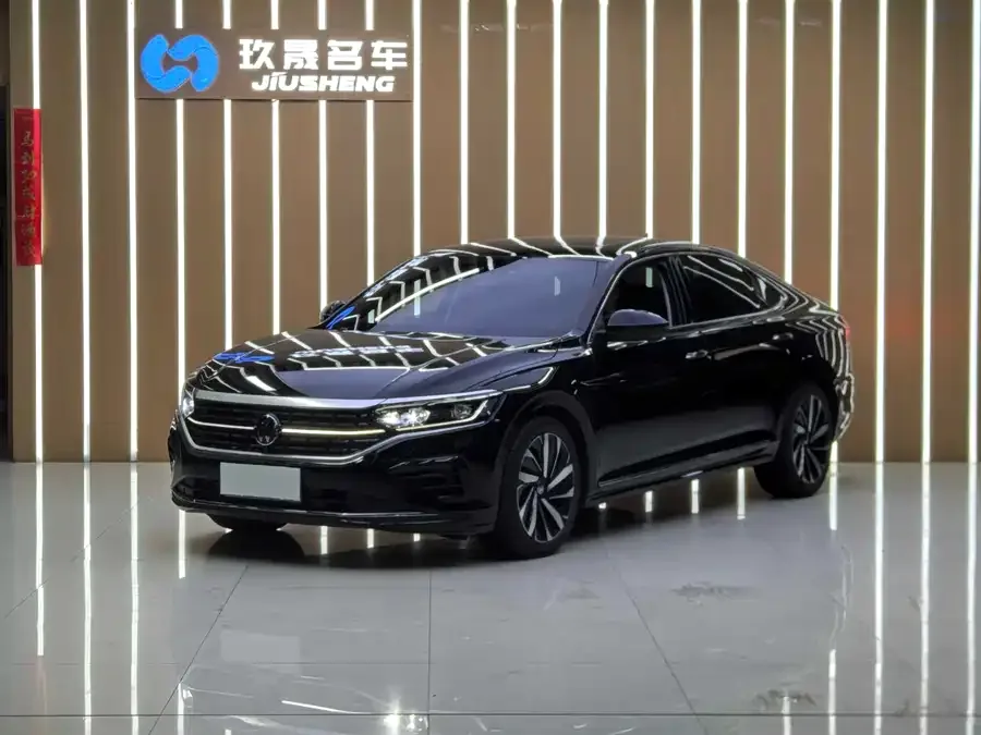 Volkswagen Passat Passat 2023 facelift 330TSI luxury version 2023 — фото 1, купить с доставкой в Москву