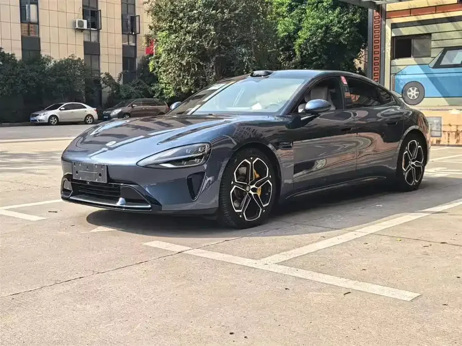 Xiaomi SU7 2024