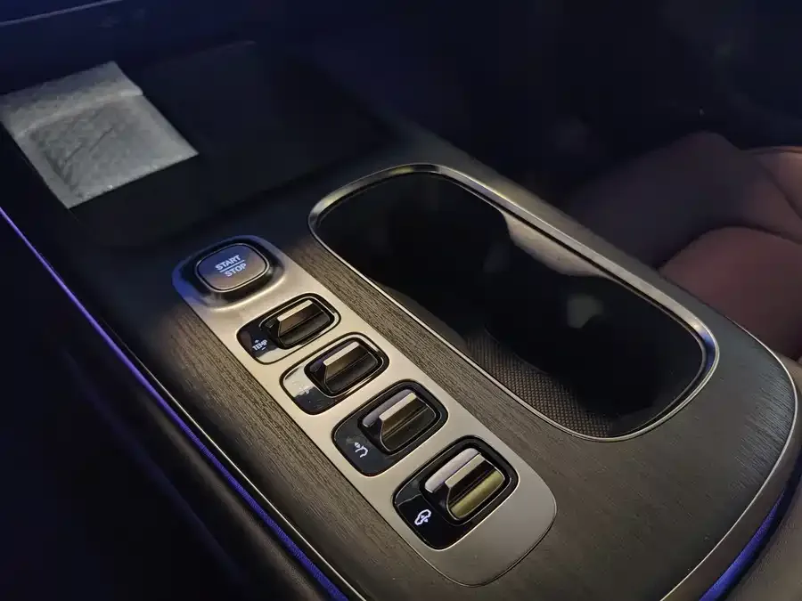 Xiaomi SU7 Xiaomi SU7 2024 four-wheel drive ultra-long battery life high-end intelligent driving Max version 2025 — миниатюра 4