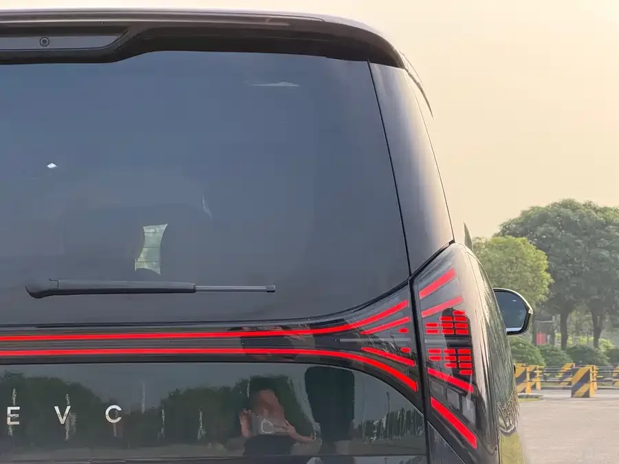 Geely Yizhen L380 Yizhen L380 2025 805km Flagship Edition Four-Wheel Drive 2025 — миниатюра 3