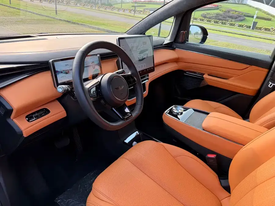 Geely Yizhen L380 Yizhen L380 2025 805km Flagship Edition Four-Wheel Drive 2025 — миниатюра 4