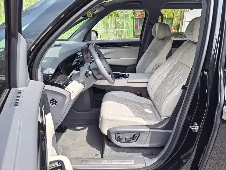 Zeekr 009 Zeekr 009 2024 six-seat executive version four-wheel drive 108kWh 2024 — миниатюра 3