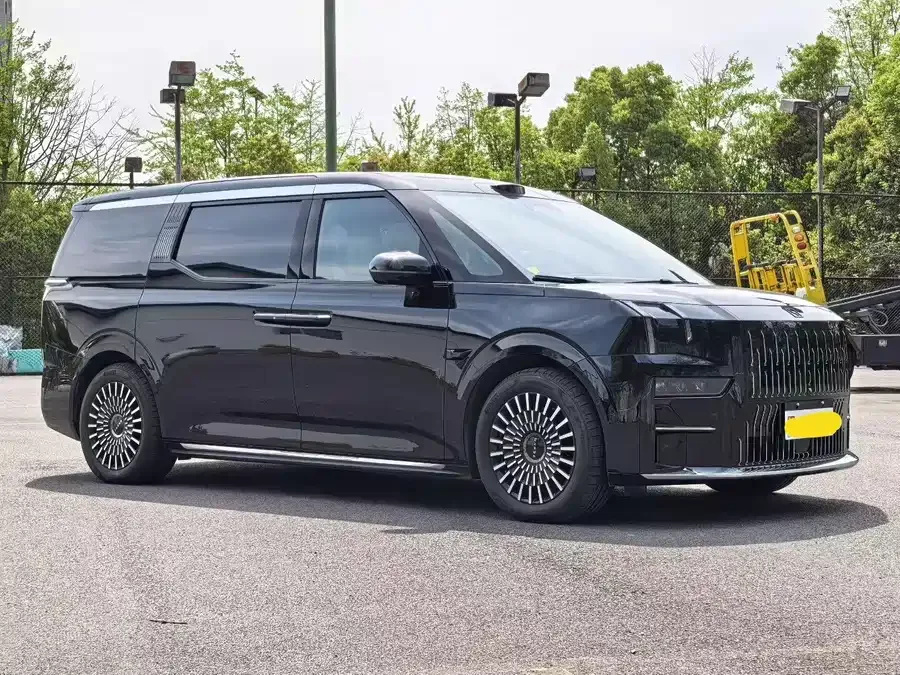 Zeekr 009 Zeekr 009 2024 six-seat executive version four-wheel drive 108kWh 2024 — миниатюра 4
