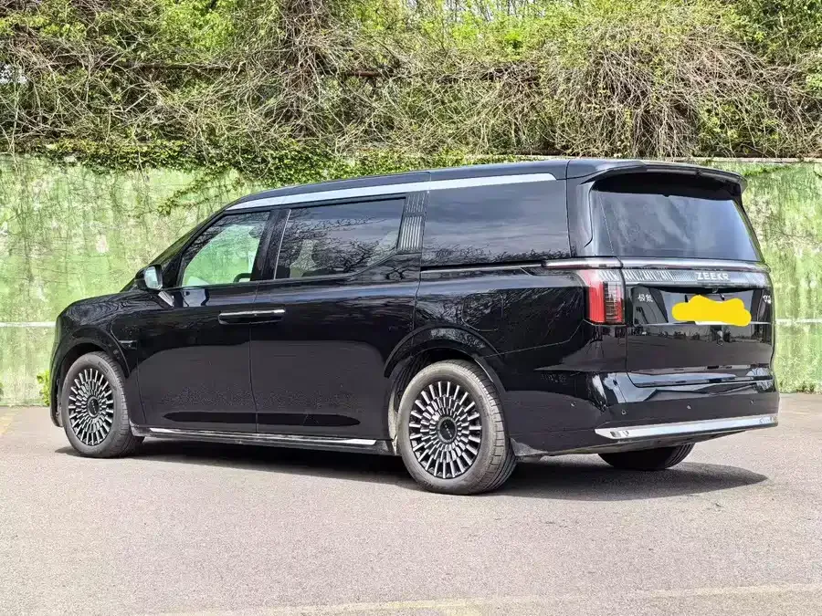 Zeekr 009 Zeekr 009 2024 six-seat executive version four-wheel drive 108kWh 2024 — миниатюра 5