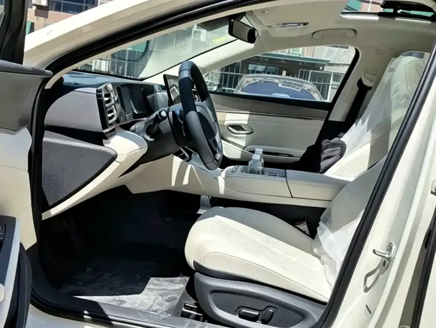 BYD Qin L Qin L 2026 DM-i 210KM Cloud Carriage Edition 2026 — миниатюра 4