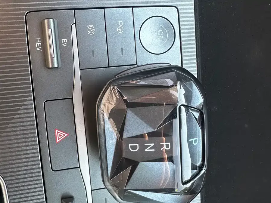 BYD Song L DM-i Song L DM-i 2025 Intelligent Driving Edition 112km Leading Model 2025 — миниатюра 5