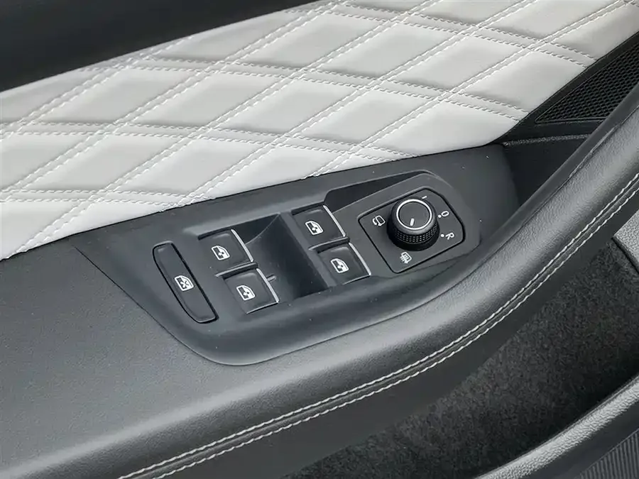 Volkswagen Magotan Magotan 2023 2 million commemorative edition 330TSI DSG luxury model 2023 — миниатюра 3