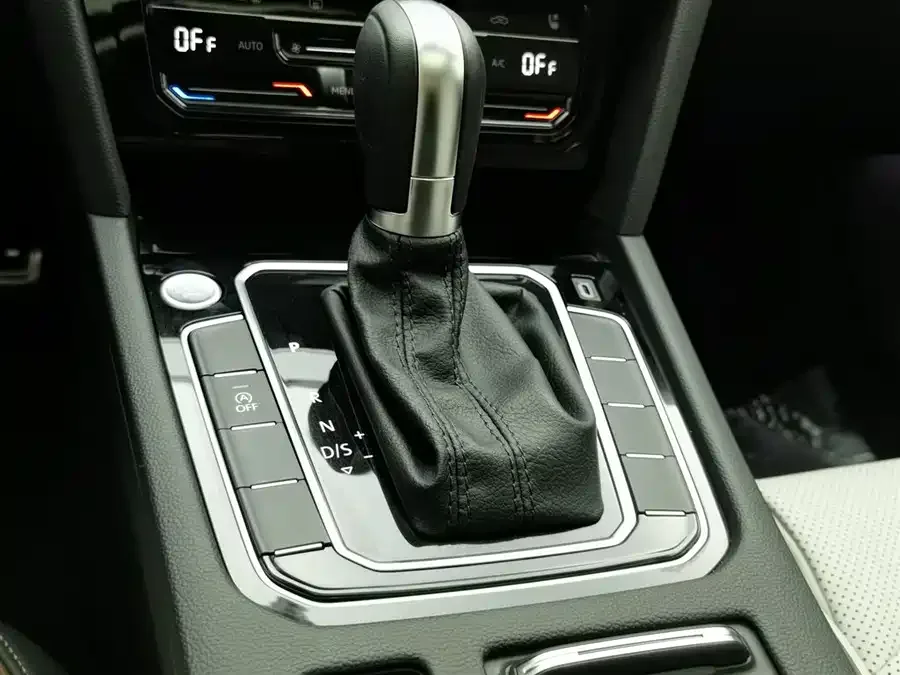 Volkswagen Magotan Magotan 2023 2 million commemorative edition 330TSI DSG luxury model 2023 — миниатюра 4