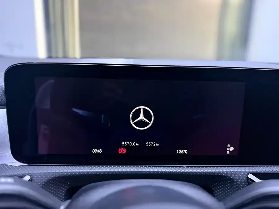 Mercedes-Benz A-Class AMG Mercedes-Benz A-Class AMG 2024 AMG A 35 L 4MATIC 2025 — миниатюра 2