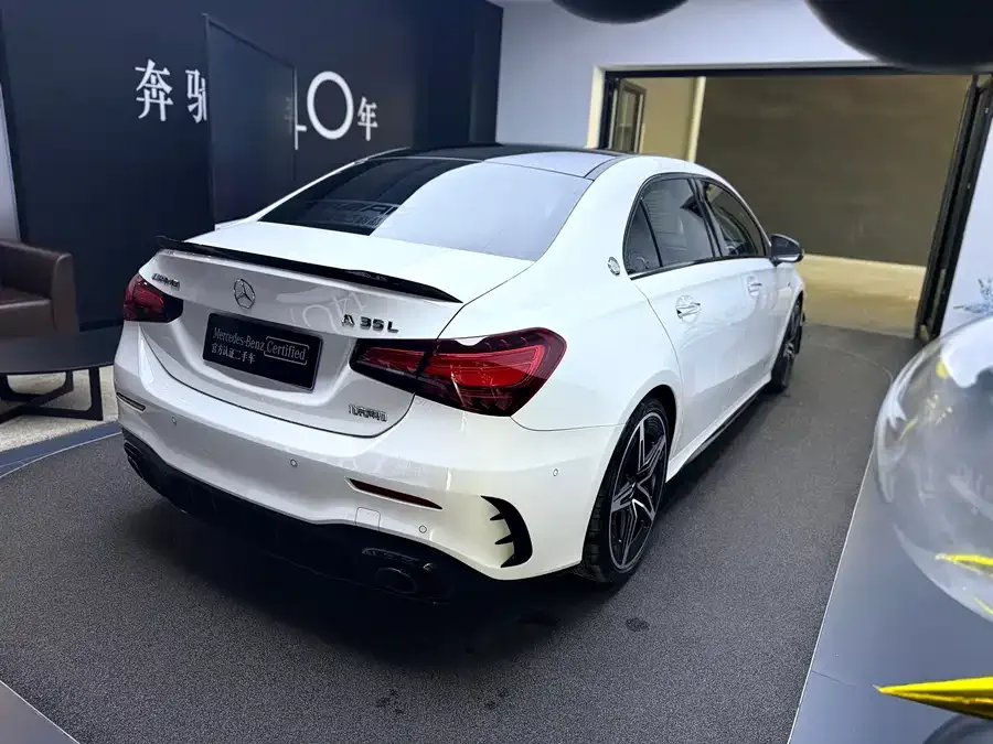 Mercedes-Benz A-Class AMG Mercedes-Benz A-Class AMG 2024 AMG A 35 L 4MATIC 2025 — миниатюра 3